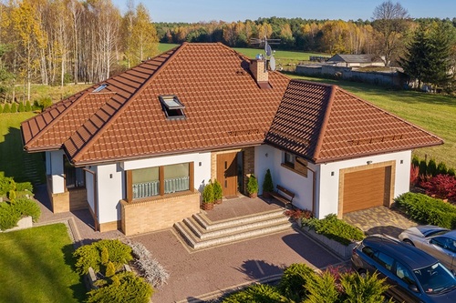 Wybór dachówki pierwszym krokiem do projektu domu 